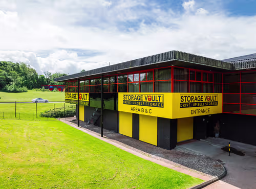 storage-vault-self-storage-livingston-west-drive-up-entrance